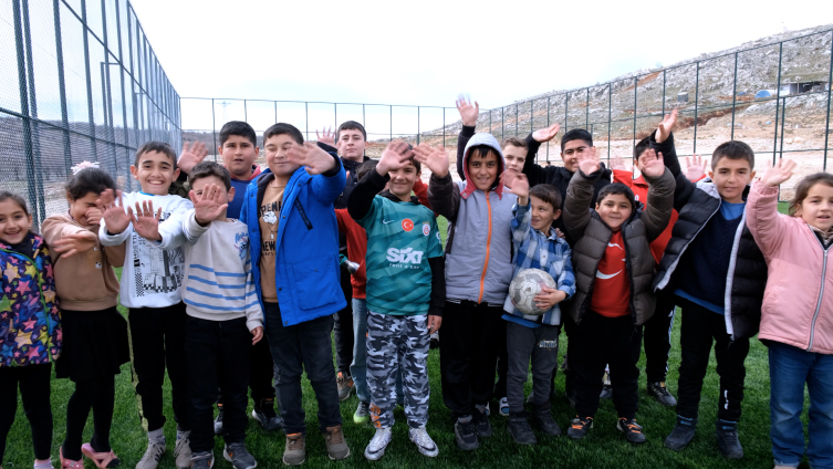 Bakan Kurum'dan milli maç öncesi Zey Köyü'nden anlamlı paylaşım